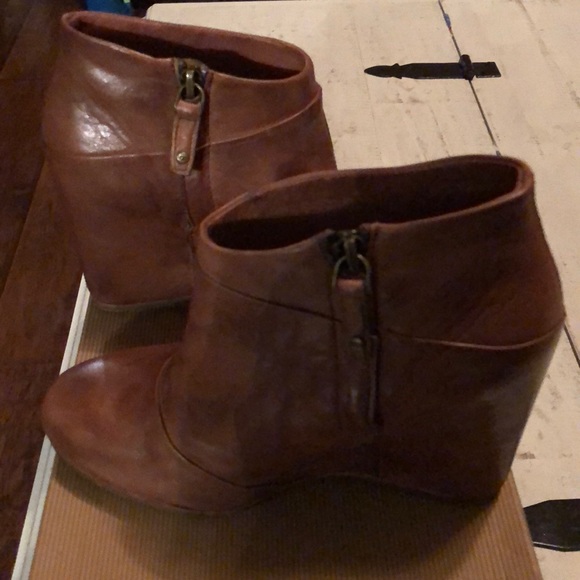 Ankle UGG boots - Picture 3 of 6